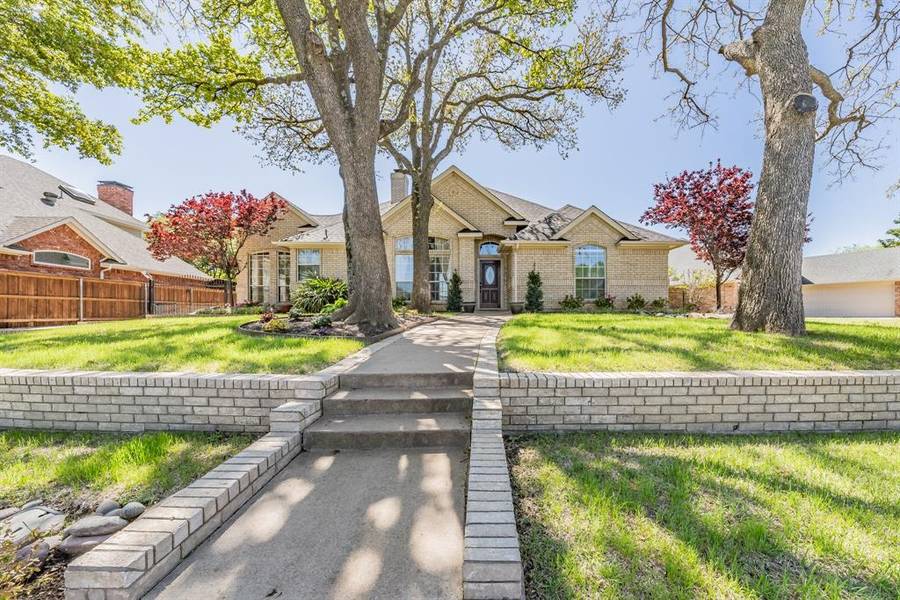 3802 Blue Forest Drive, Arlington, TX 76001