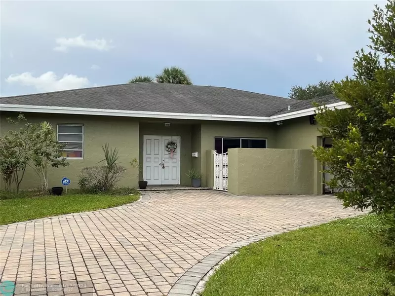 5736 S Bayberry, Tamarac, FL 33319