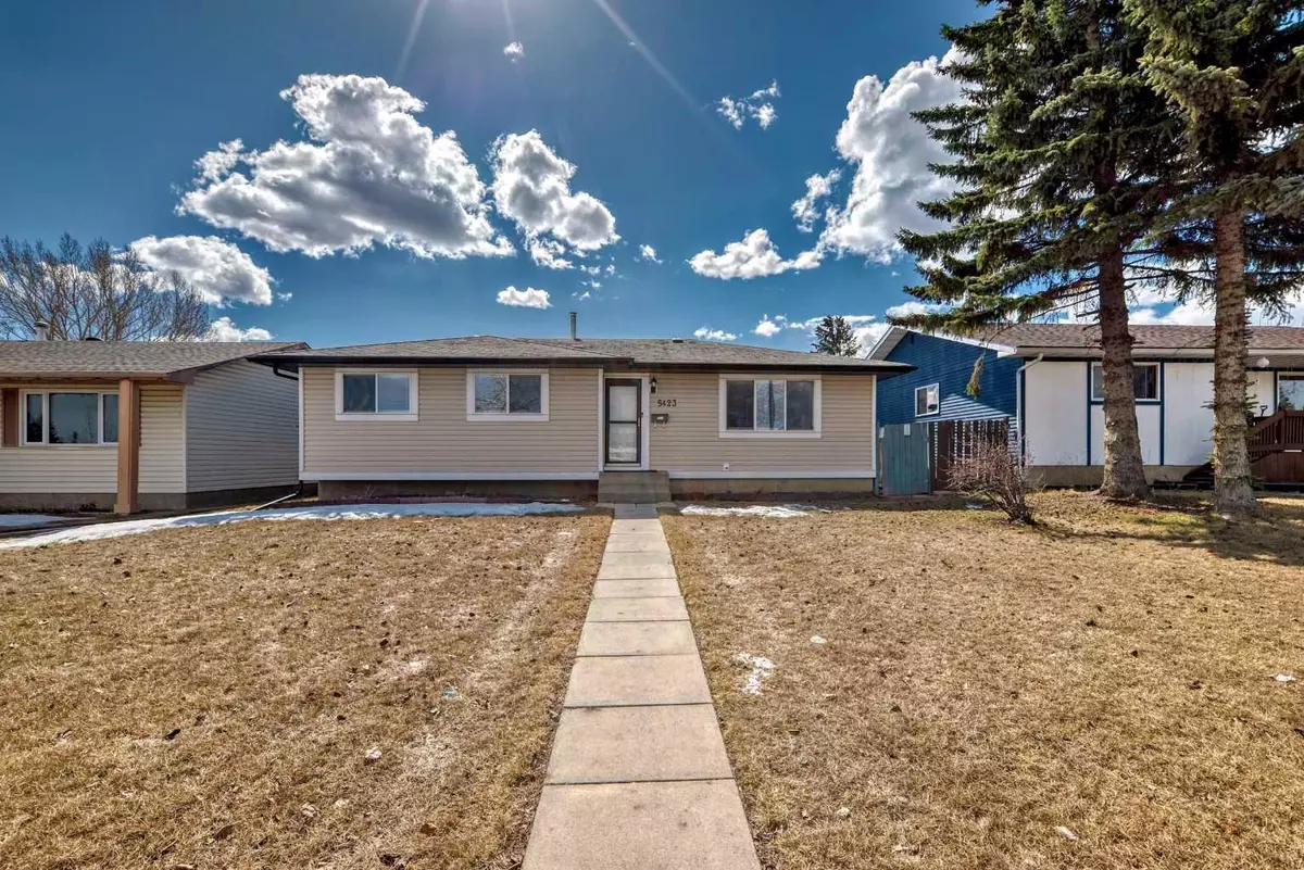 Calgary, AB T1Y 1J7,5423 Rundleview RD NE