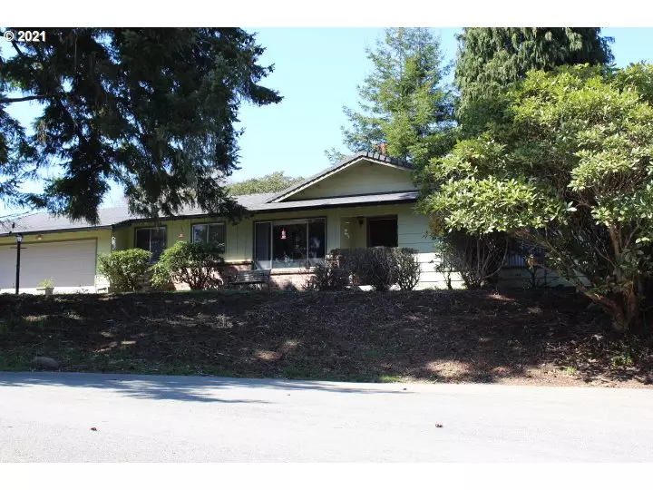 Brookings, OR 97415,212 WOODLAND CT