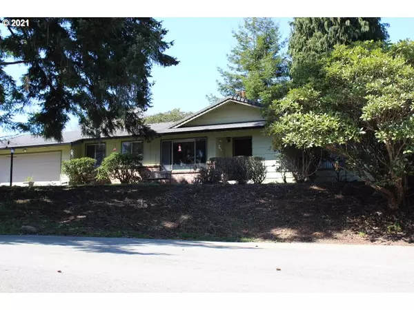 212 WOODLAND CT, Brookings, OR 97415