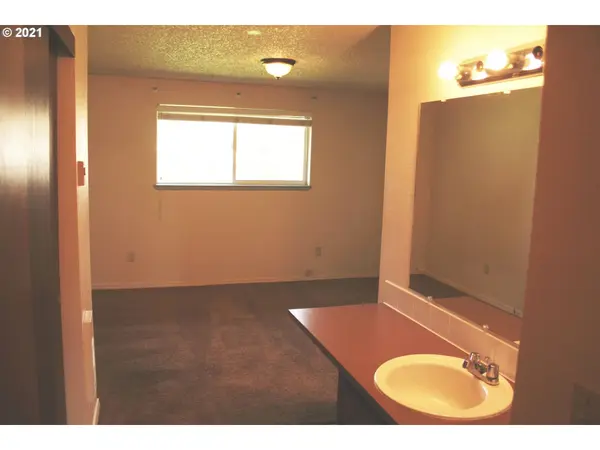 10510 NE 44TH ST, Vancouver, WA 98682