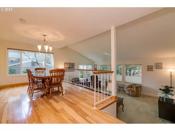 Lake Oswego, OR 97035,143 DEL PRADO ST