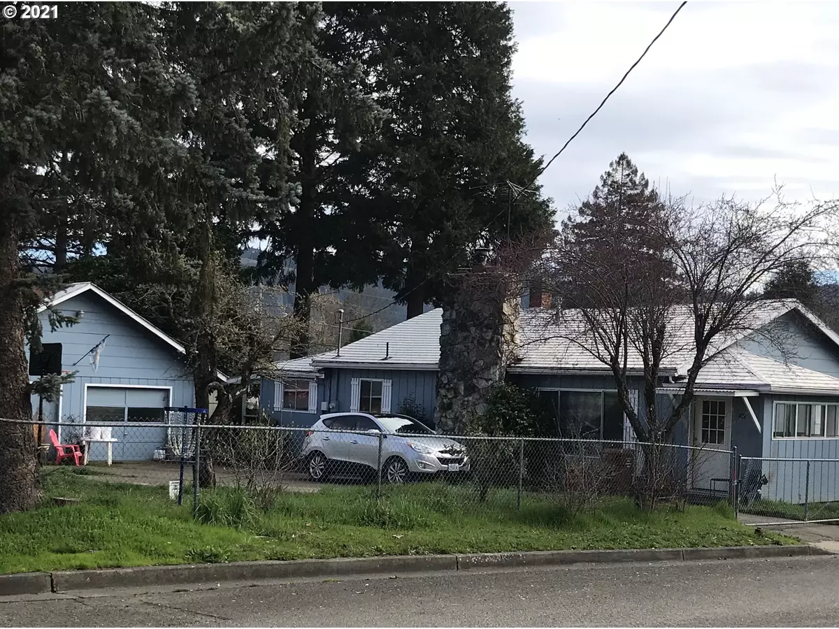 Myrtle Creek, OR 97457,427 NE MAPLE AVE