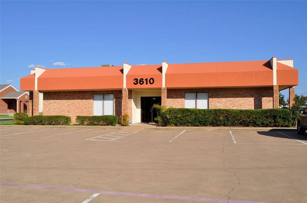 Pantego, TX 76013,3610 Smith Barry Road #100