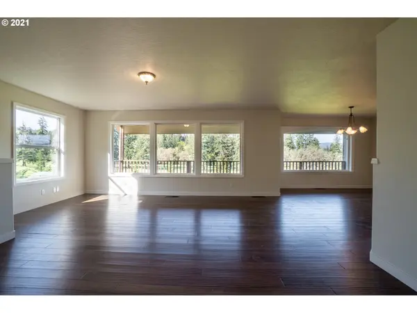 780 HOLLY AVE, Cottage Grove, OR 97424