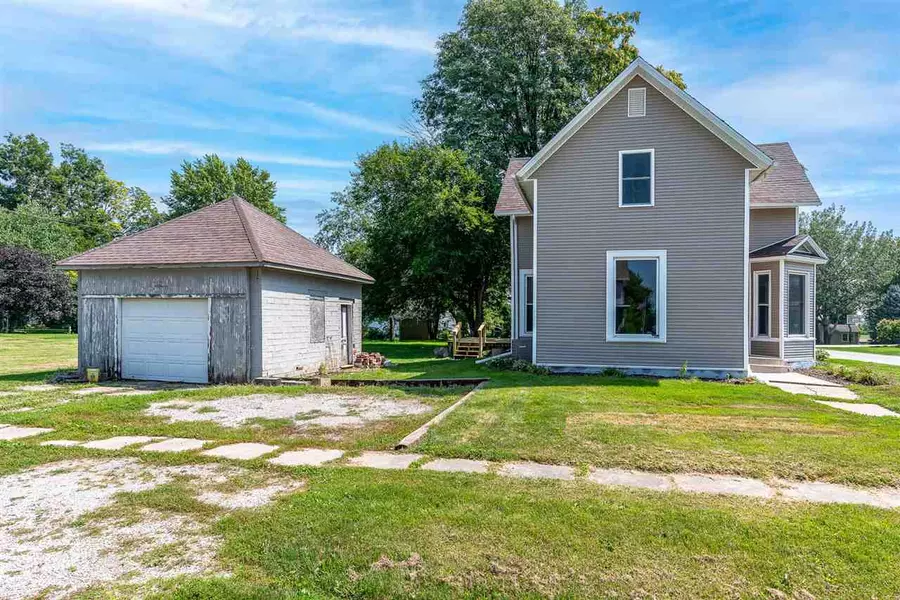 402 E Main St, Wayland, IA 52654