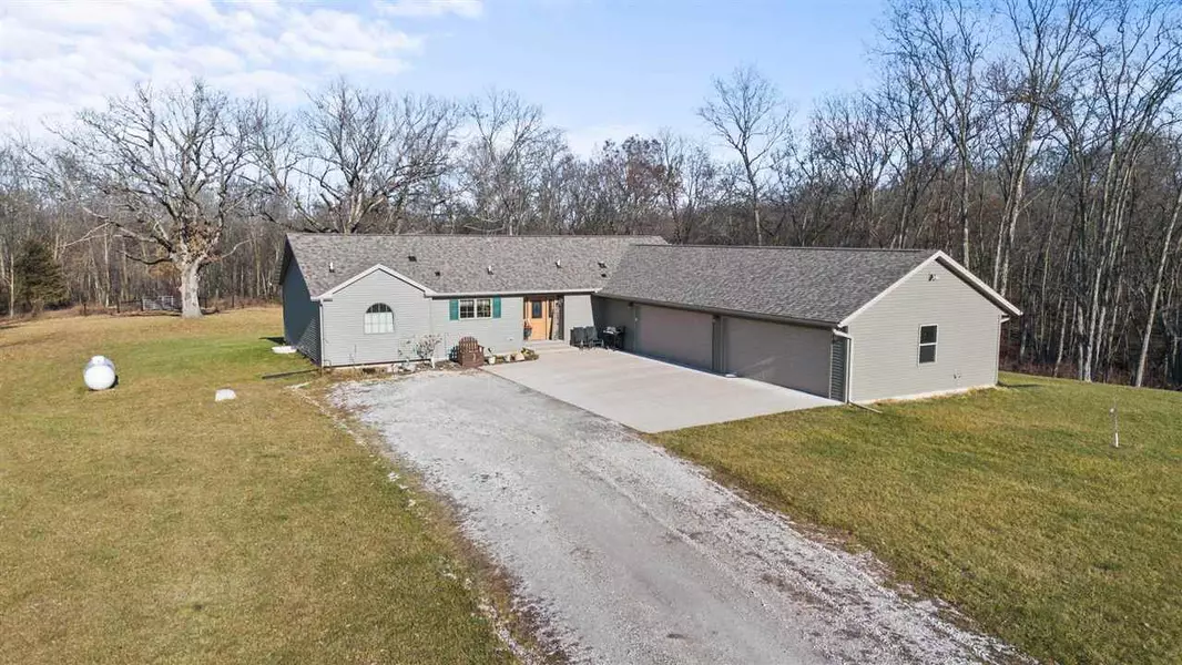 3190 Orange Ave, Wayland, IA 52654