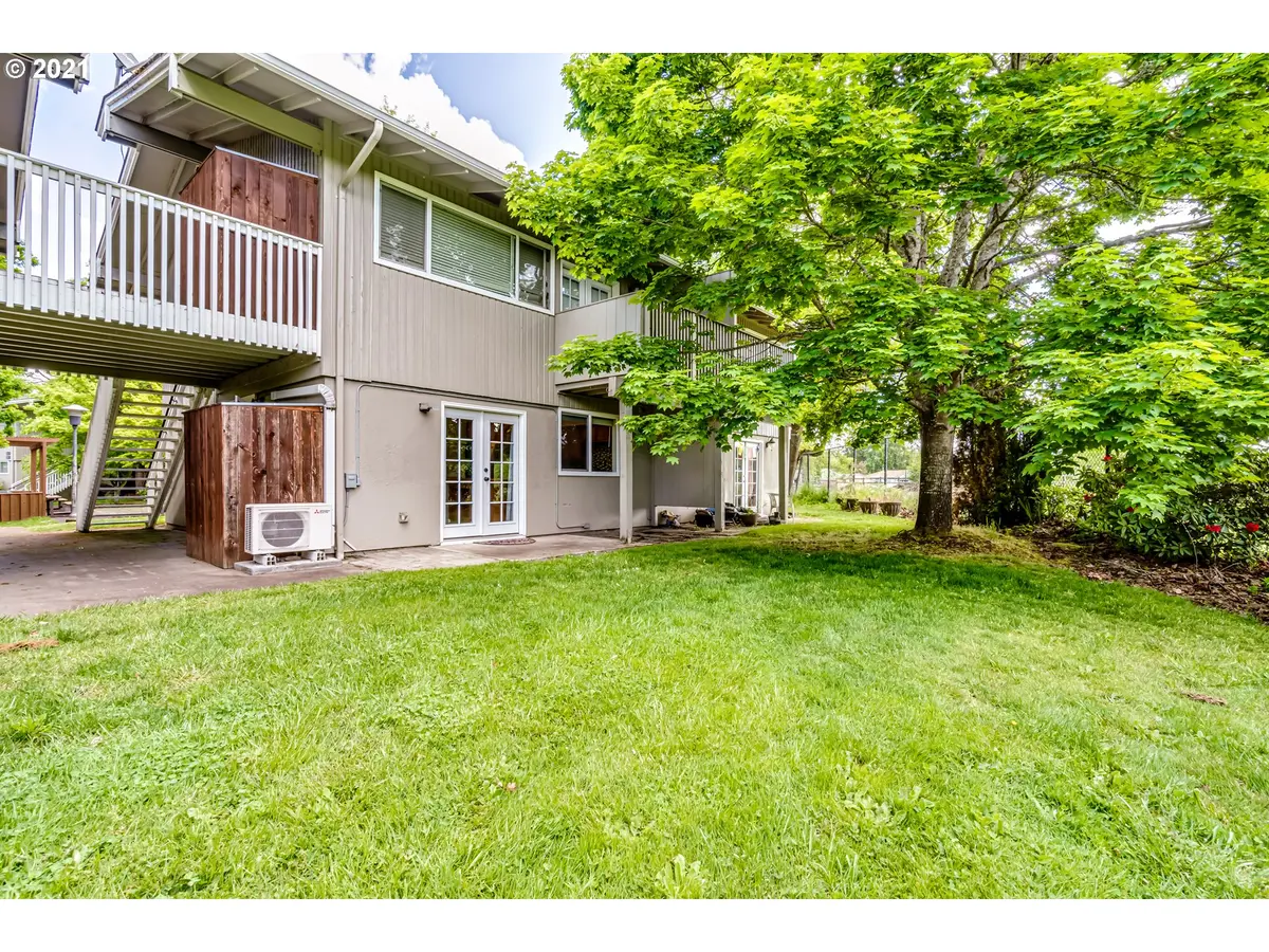 2044 W 14TH PL, Eugene, OR 97402