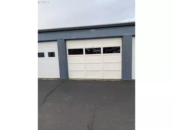 Woodburn, OR 97071,950 EVERGREEN RD #211