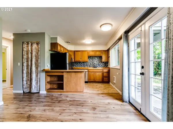 2044 W 14TH PL, Eugene, OR 97402