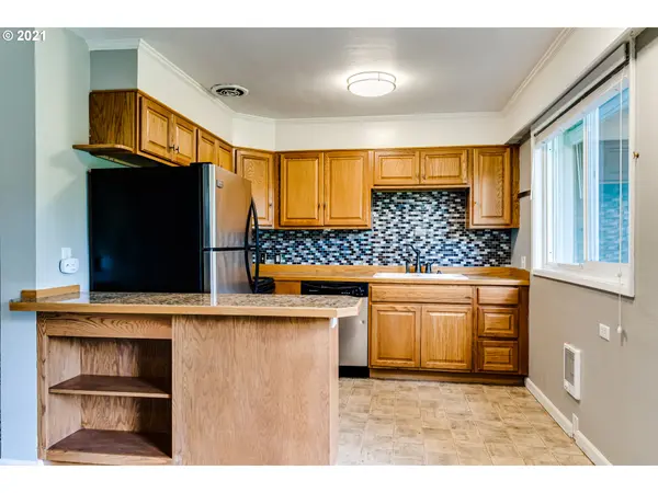 2044 W 14TH PL, Eugene, OR 97402