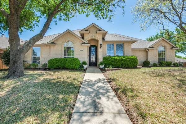 8200 Lost Maple Drive, North Richland Hills, TX 76182