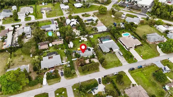 5267 Maple LN, Naples, FL 34113