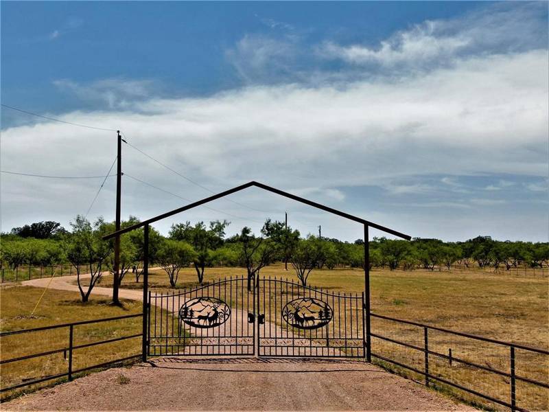 464 County Road 198, Brownwood, TX 76801