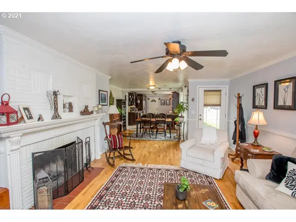 333 HAMBLETONIAN DR, Eugene, OR 97401