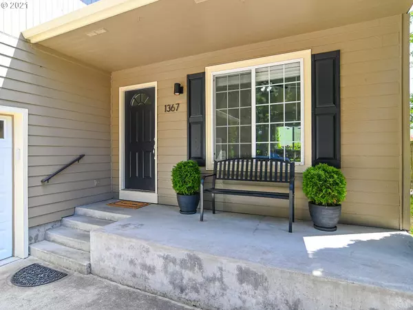 Eugene, OR 97404,1367 LAKE DR