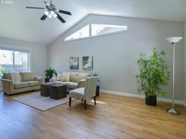 Eugene, OR 97404,1367 LAKE DR