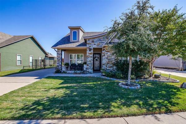 221 Tinker Trail,  Burleson,  TX 76028