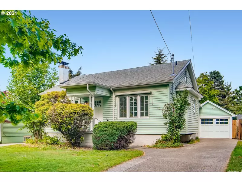 8234 N CHAUTAUQUA BLVD, Portland, OR 97217