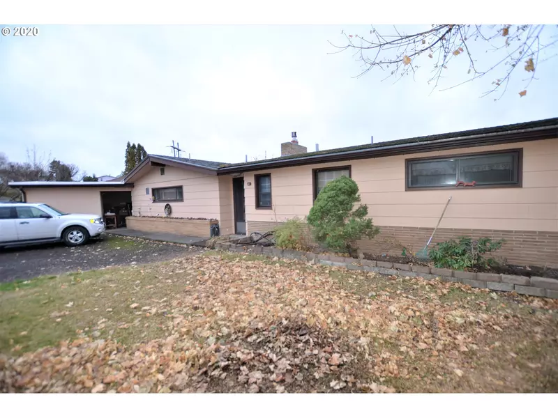 3 NE NELSON DR, Pendleton, OR 97801