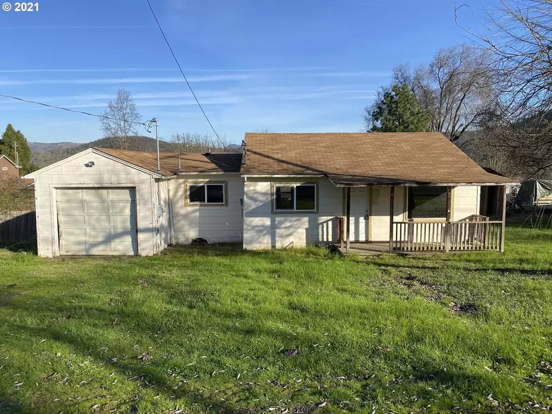 61 NE GRAPE AVE, Winston, OR 97496