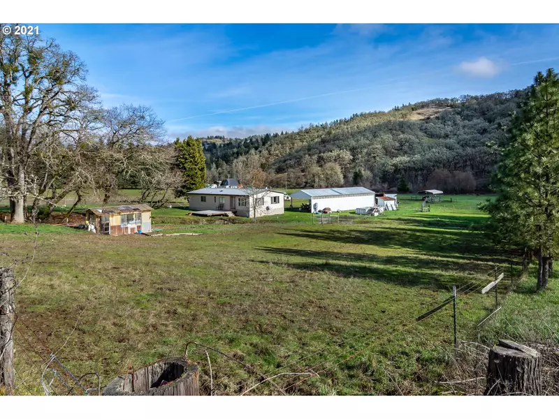 3742 WILLIS CREEK RD, Winston, OR 97496