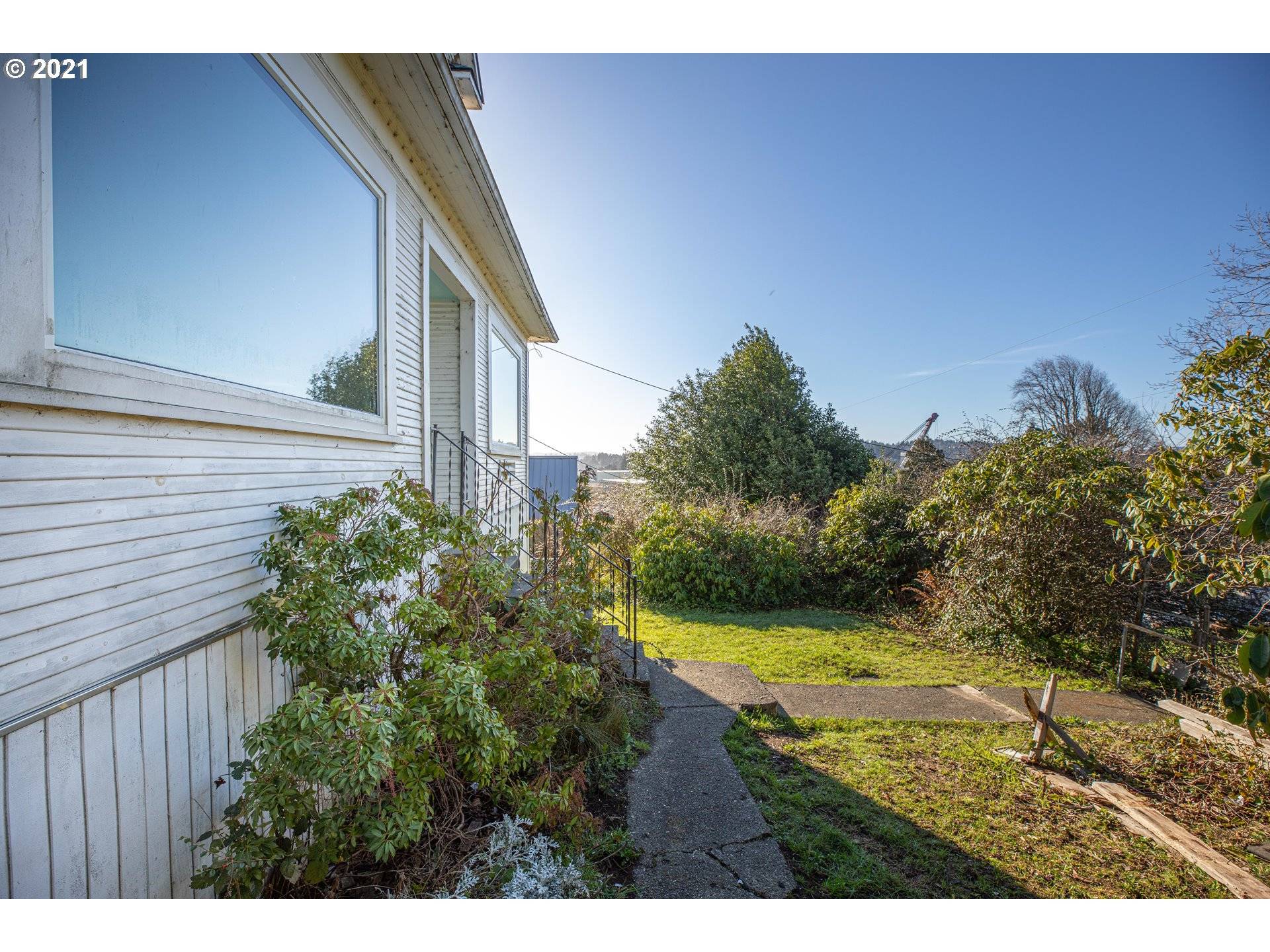 Coos Bay, OR 97420,360 1ST AVE