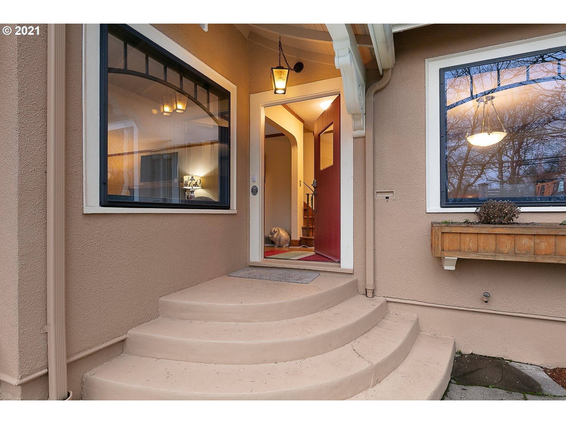 Portland, OR 97232,503 NE LADDINGTON CT