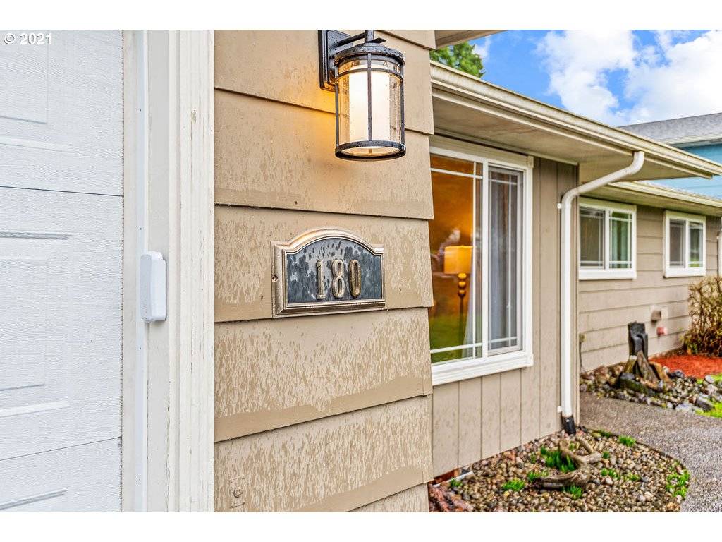 Longview, WA 98632,180 BEACON HILL DR