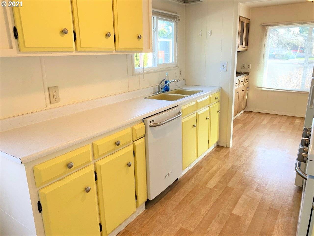 Gresham, OR 97030,2980 NE DIVISION ST ##9