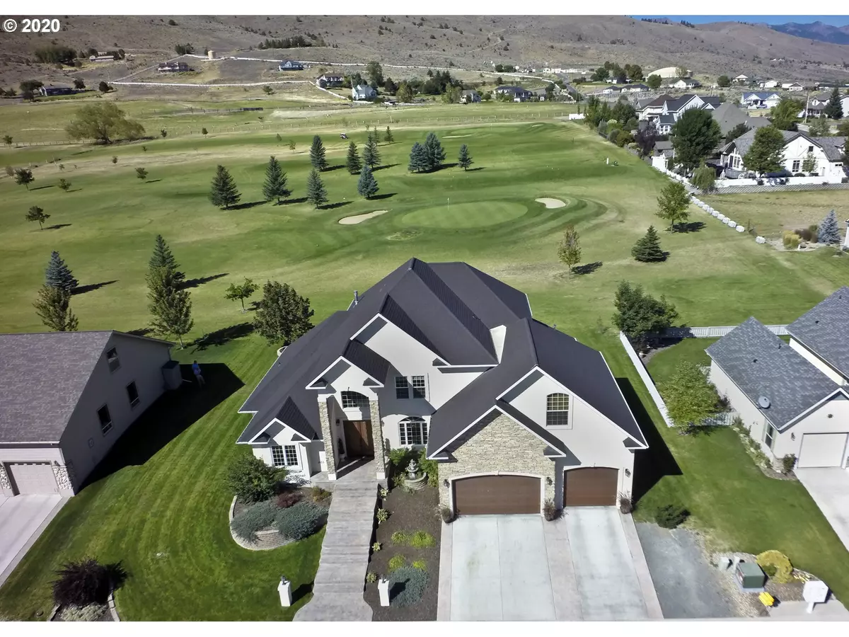 Baker City, OR 97814,805 W FAIRWAY DR