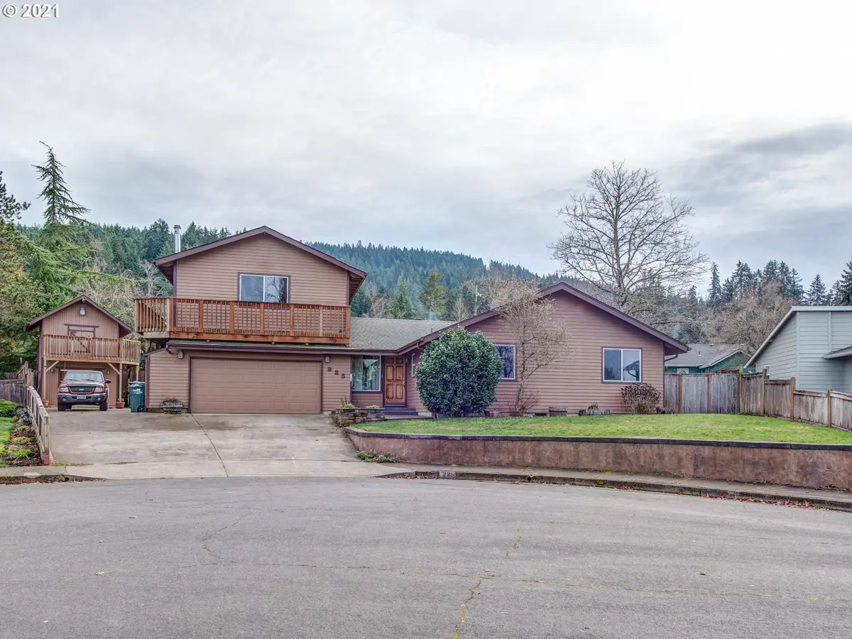 225 S 72ND ST, Springfield, OR 97478