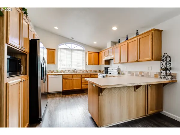 69 VILLAGE DR, Creswell, OR 97426