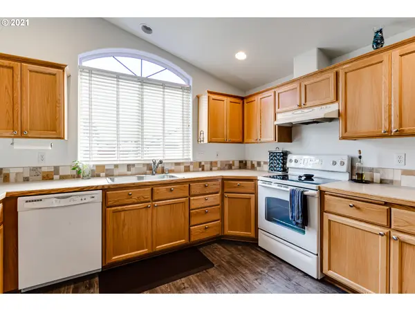 69 VILLAGE DR, Creswell, OR 97426