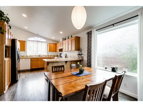 69 VILLAGE DR, Creswell, OR 97426