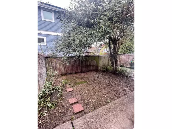 Portland, OR 97214,2711 SE STARK ST