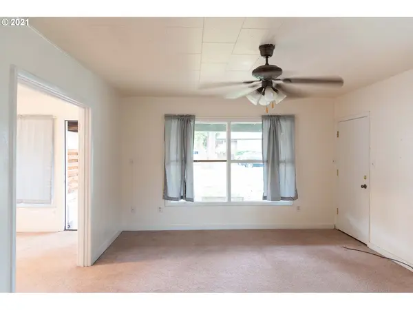 612 S 7TH ST, Cottage Grove, OR 97424