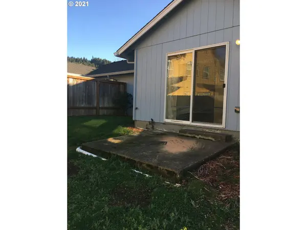 Cottage Grove, OR 97424,830 E BENJAMIN AVE