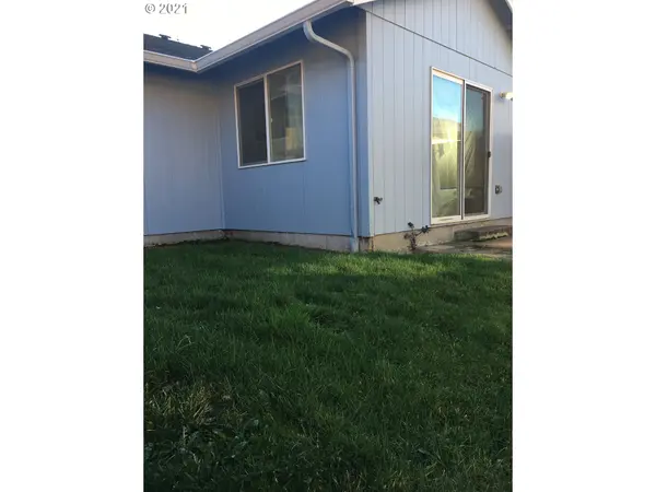 Cottage Grove, OR 97424,830 E BENJAMIN AVE