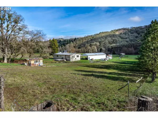 3742 WILLIS CREEK RD, Winston, OR 97496