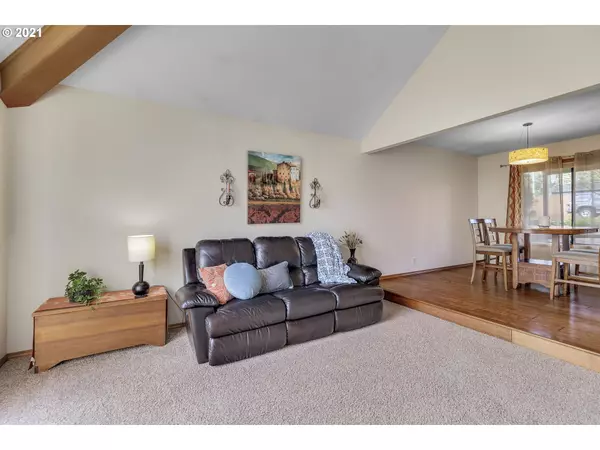 Milwaukie, OR 97267,5715 SE QUIET MEADOWS DR