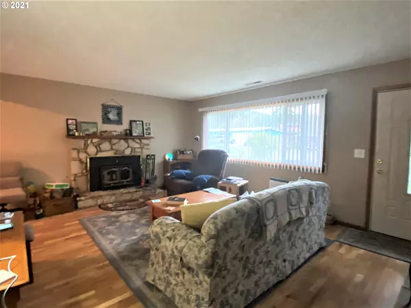 Sutherlin, OR 97479,317 MARDONNA WAY