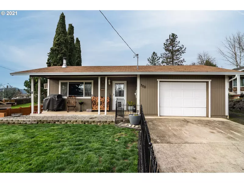 300 NW PLUM AVE, Winston, OR 97496