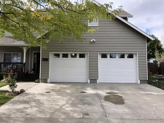 402 SCORPIO DR, La Grande, OR 97850