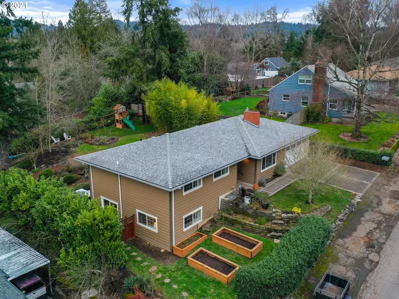 5833 SW CALIFORNIA ST, Portland, OR 97219