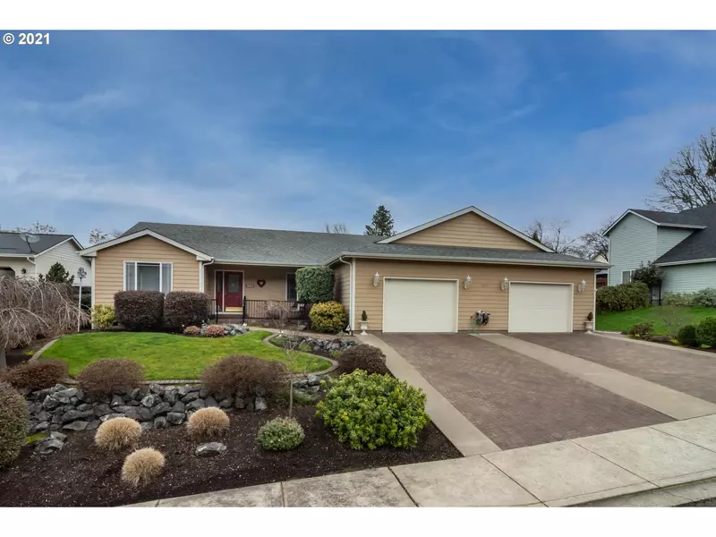 590 SE PARKWAY DR, Winston, OR 97496