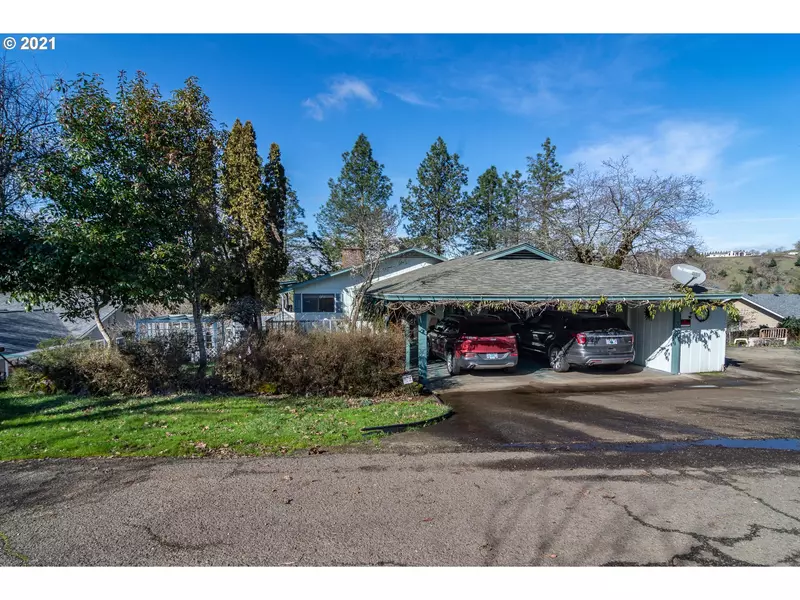 170 HURRICANE LN, Winchester, OR 97495