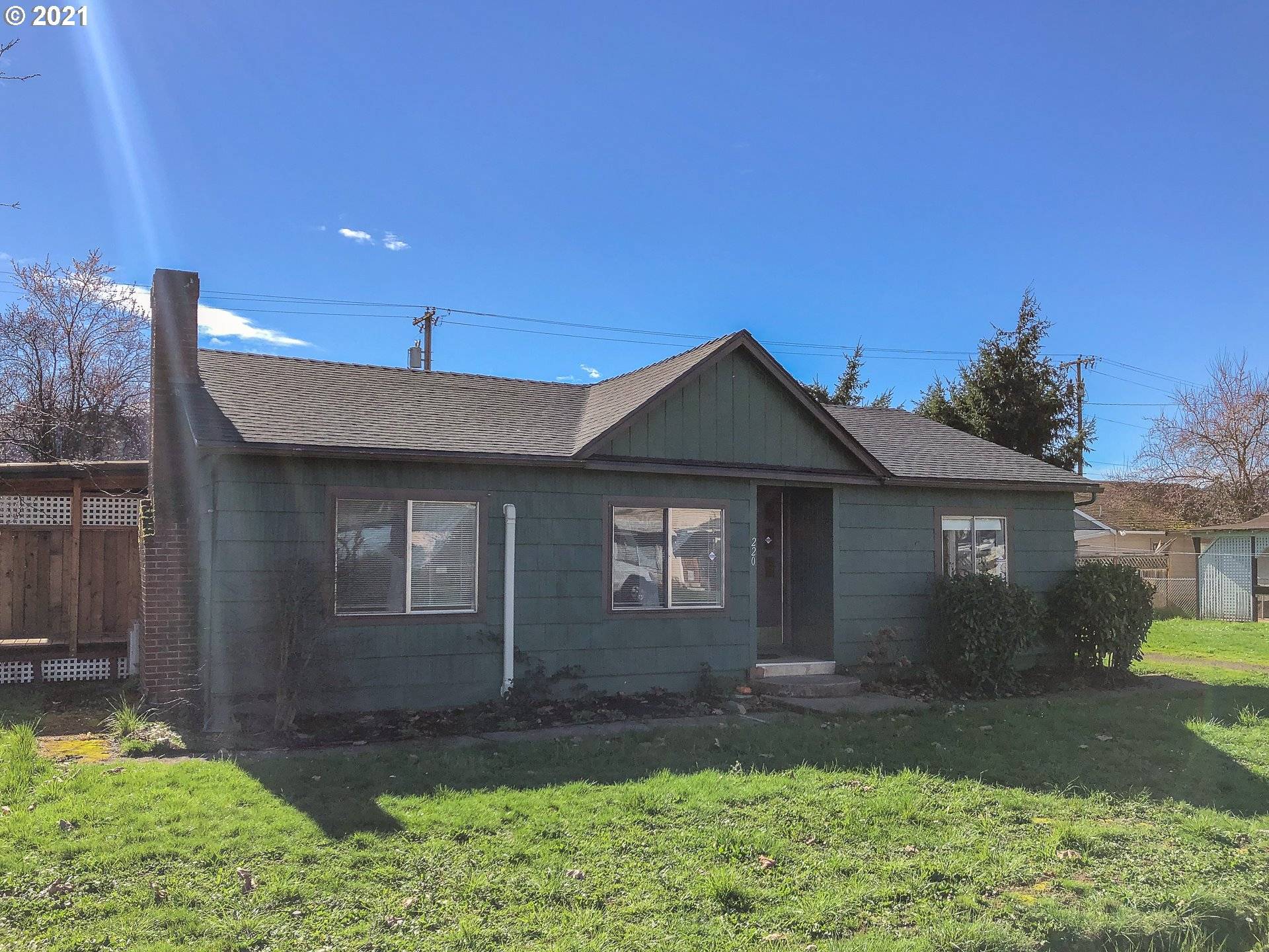 220 E FIRST AVE, Sutherlin, OR 97479