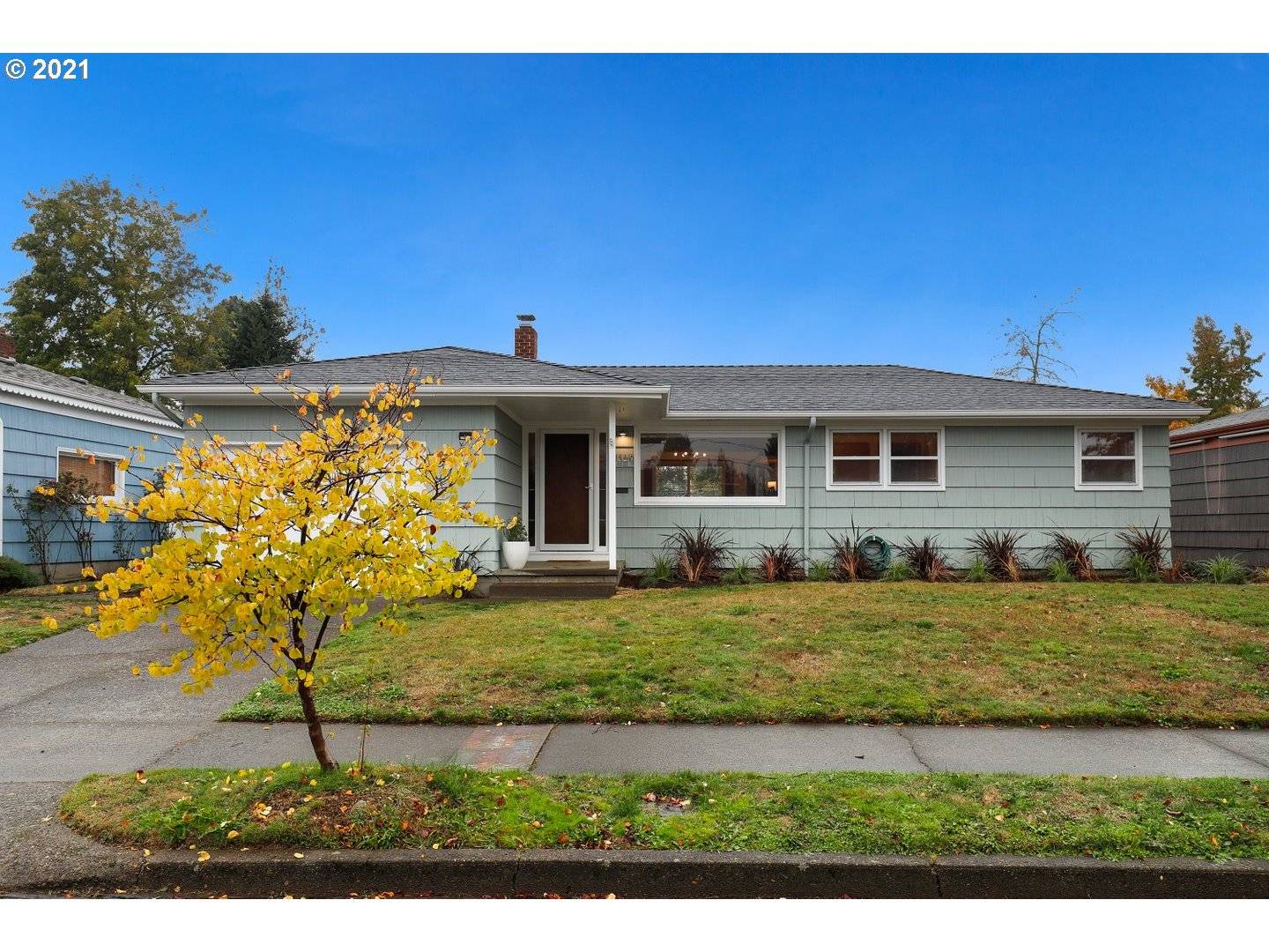9329 SE SALMON CT, Portland, OR 97216